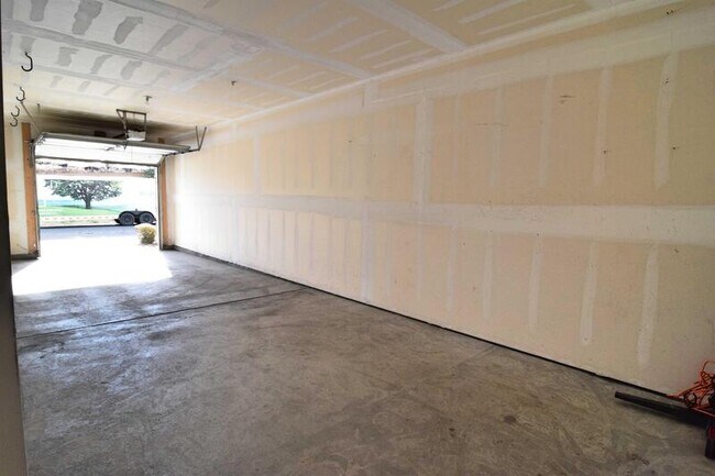Building Photo - 6242 Kilmer Loop
