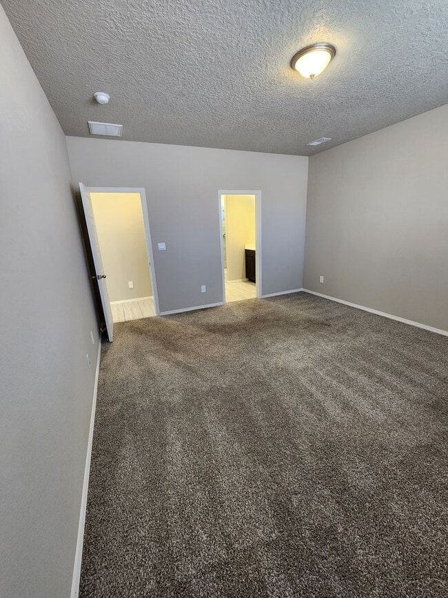 Building Photo - Beautiful 3br 2ba in the South Valley!