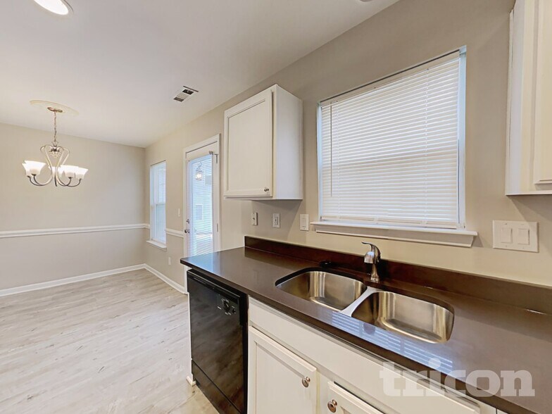 Building Photo - 1131 Delander Ln