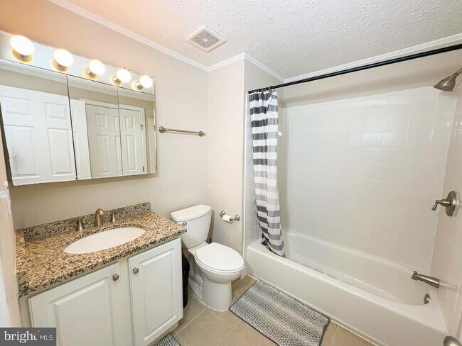 Building Photo - 806 Truro Ct