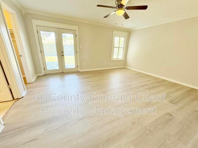 Building Photo - 710 Swan Ln