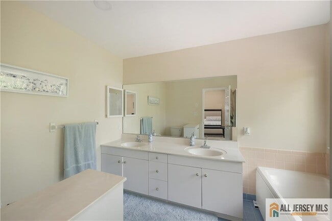 Building Photo - 160 Buttonwood Dr