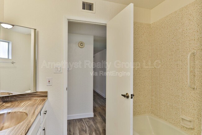 Building Photo - 4419 W Shaw Butte Dr