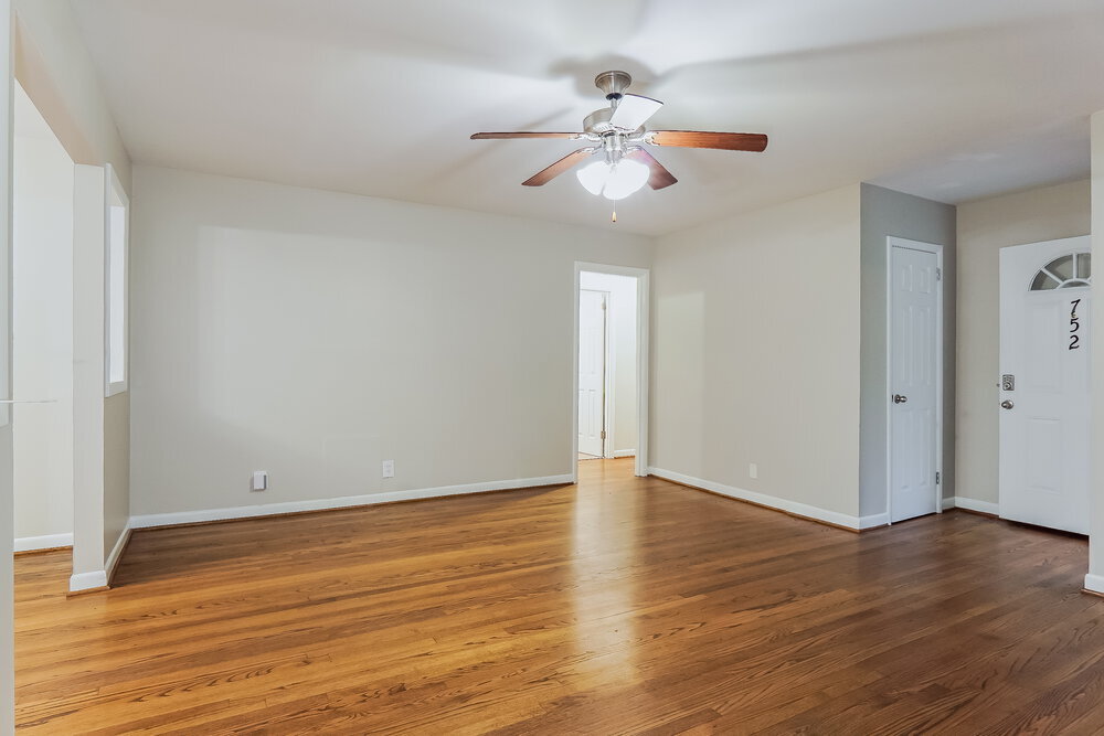 Building Photo - 752 Barclay Ln