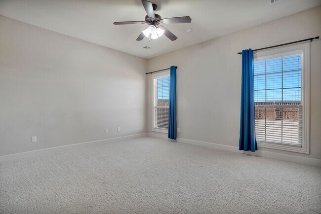 Building Photo - Executive Bentonville Home convenient to WM Home Office and more!