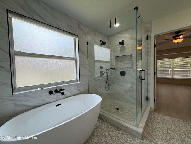 Building Photo - 12244 Lake Fern Dr