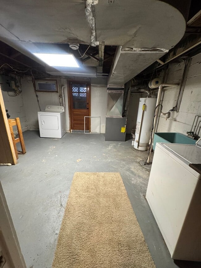 Building Photo - Newly Renovated 2-Bedroom Townhome in Baltimore