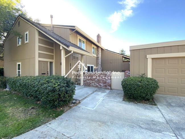 Primary Photo - Large 3bd/2.5 Crosswoods Condo with 2 Car ...