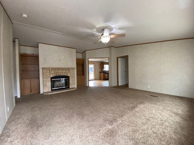 Building Photo - Great location on Monkey Island at Grand Lake!