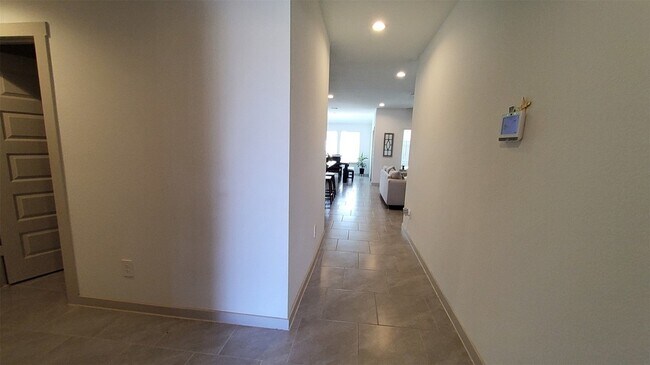 Building Photo - 4011 Itzle Is Ct