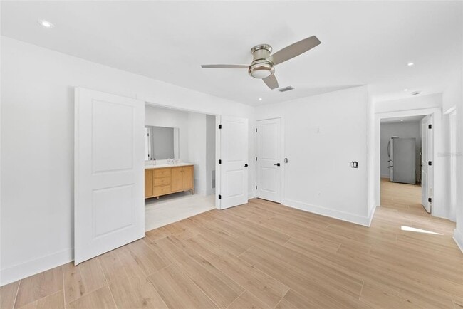 Building Photo - 4714 W Oakellar Ave