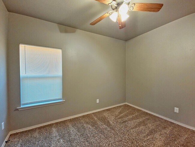 Building Photo - 1109 Preston Trails