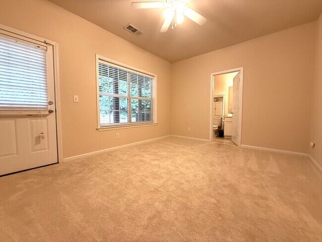 Building Photo - Sandy Springs 3 Bed-3.5 Bath Townhouse in Gated Cambridge, Hardwoods on Main!