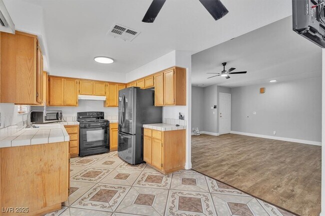 Building Photo - 8200 Cimarron Ridge Dr