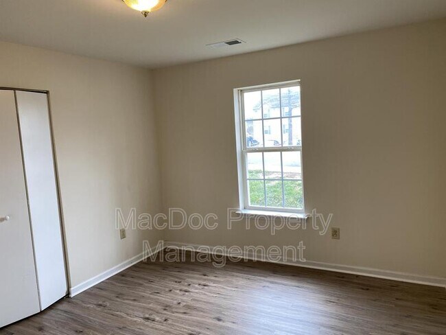 Building Photo - 38 White Pine Cir