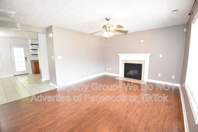 Building Photo - 165 Pender Rd