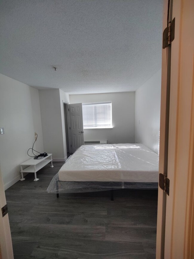 Building Photo - ONE MONTH FREE!!! 1 Bed/ 1 Bath Unit in the heart of North Charleston Available ASAP or February ...