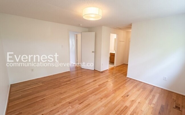 Building Photo - 3284 Wyndale Ct