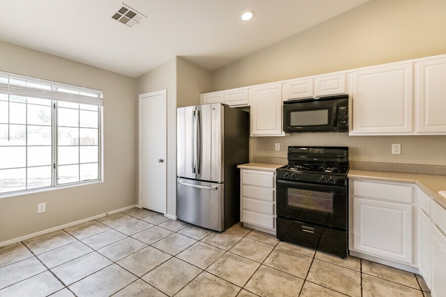 Building Photo - 1030 Blue Lantern Dr