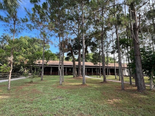 Building Photo - 1711 Stallion Dr