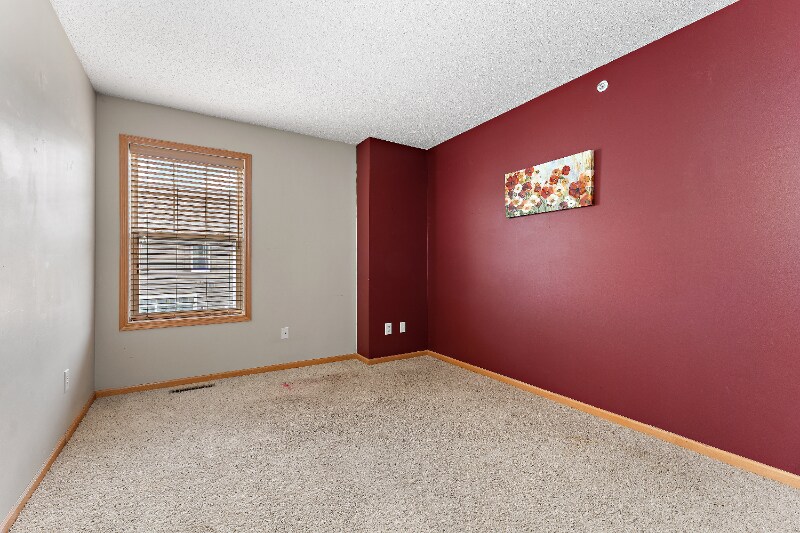 Building Photo - 11769 Emery Village Dr N