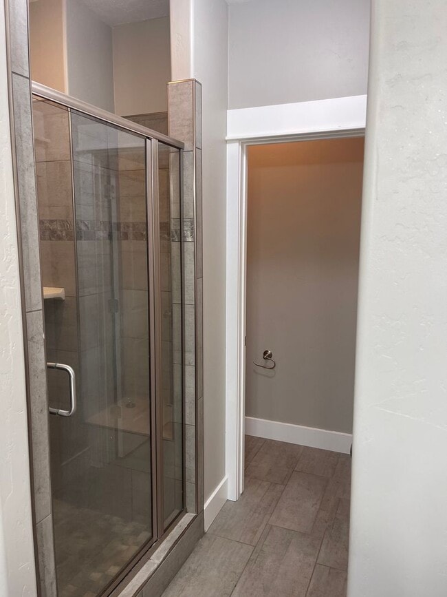 Building Photo - Beautiful Townhome