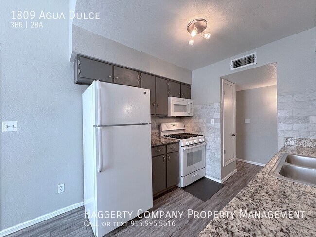 Building Photo - 1809 Agua Dulce St
