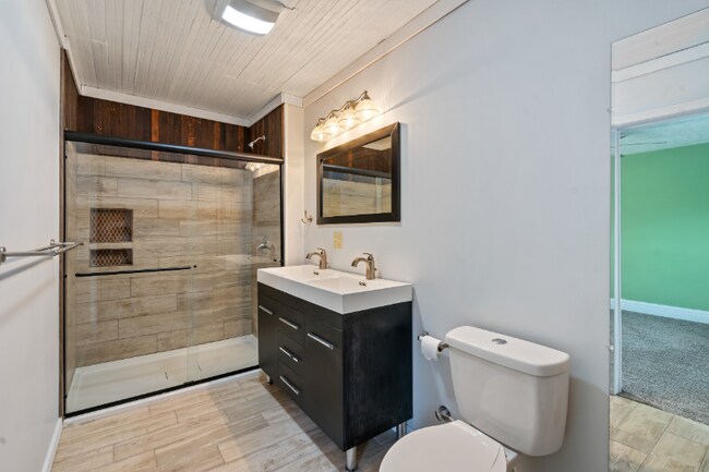 Building Photo - 366 N Main St