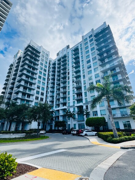 Building Photo - 300 S Australian Ave