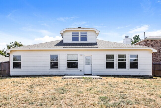 Building Photo - 1203 Hampton Dr