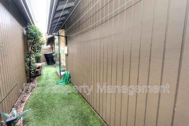 Building Photo - 2010 Promontory Point Ln