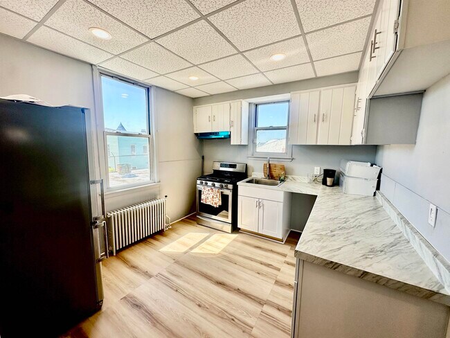 Building Photo - 595 67th St