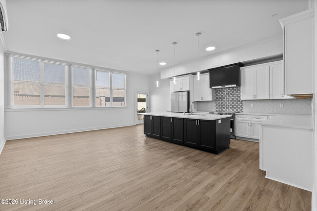 Building Photo - 540 S 4th St