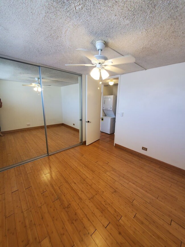 Building Photo - Spacious, pet friendly, Summer Palace unit...