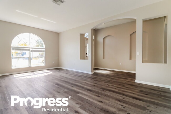 Building Photo - 4525 Roundview Ct