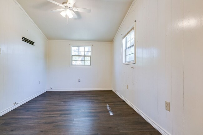 Building Photo - NOW AVAILABLE!!! Updated 2 bedroom 1 bath ...
