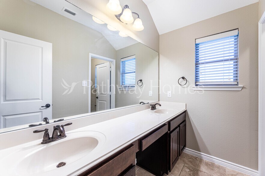 Building Photo - 119 Highwood Ave