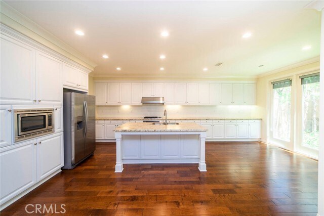 Building Photo - 33 Bromeliad