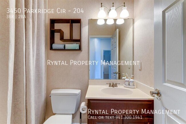 Building Photo - 3450 Parkridge Cir