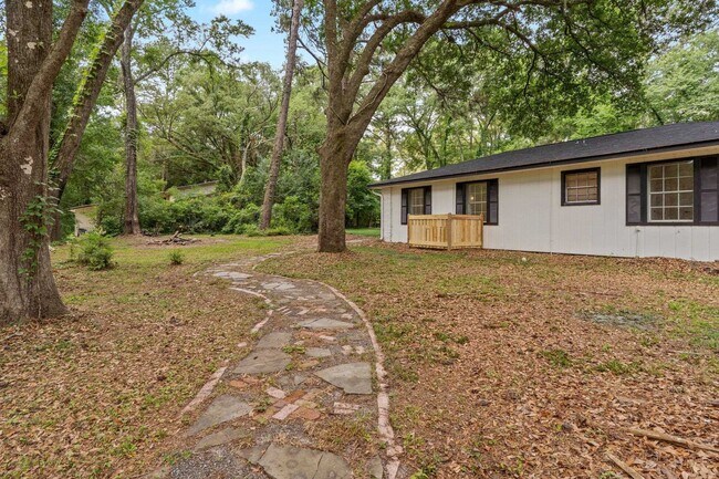 Building Photo - 3333 Meadow Hill Rd