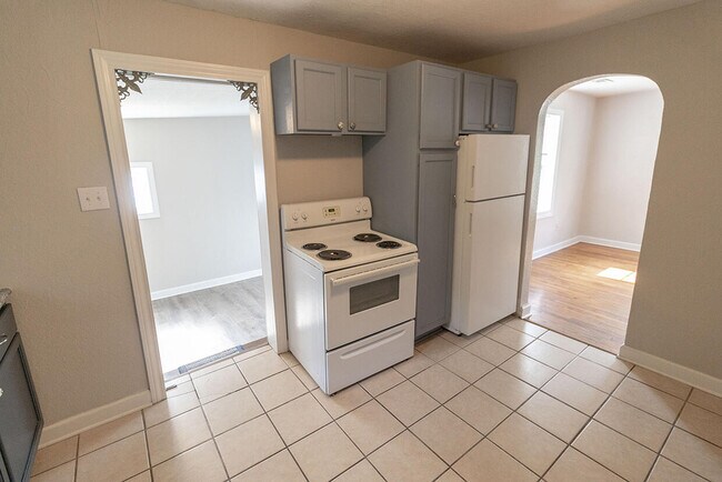 Building Photo - 306 W Worley St