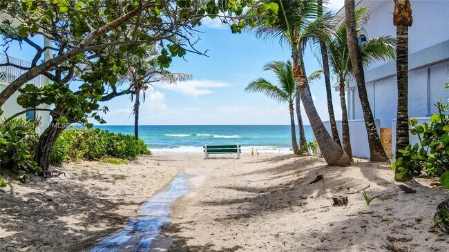 Building Photo - 309 Oak St