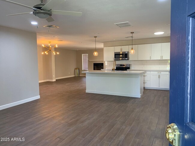 Building Photo - 6943 E Loma Land Dr