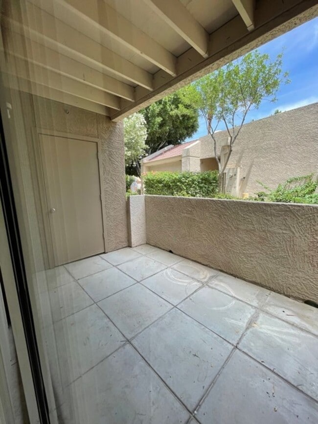 Building Photo - 1 Bedroom 1 Bath (Gilbert Rd and Guadalupe) -**$500 off First Month**