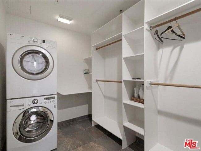 Building Photo - 13320 Beach Ave