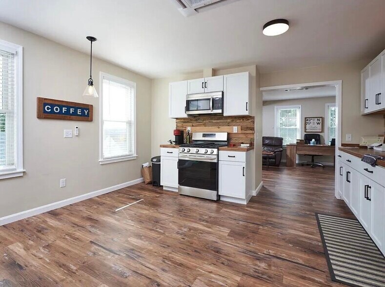 Building Photo - 42 Whipple St