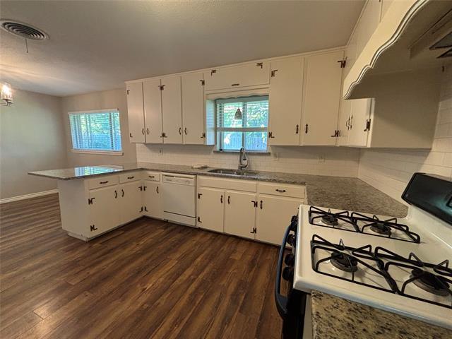 Building Photo - 4212 Selkirk Dr W