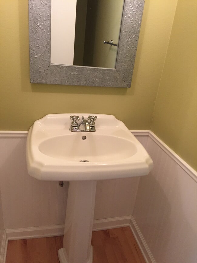 Building Photo - 237 Green Lea Pl