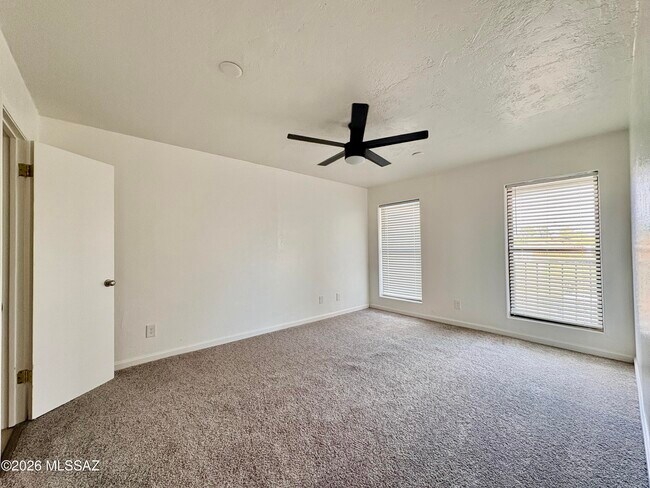 Building Photo - 1620 N Wilmot Rd