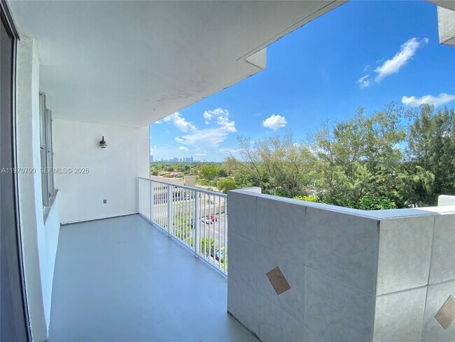 Building Photo - 1300 NE Miami Gardens Dr